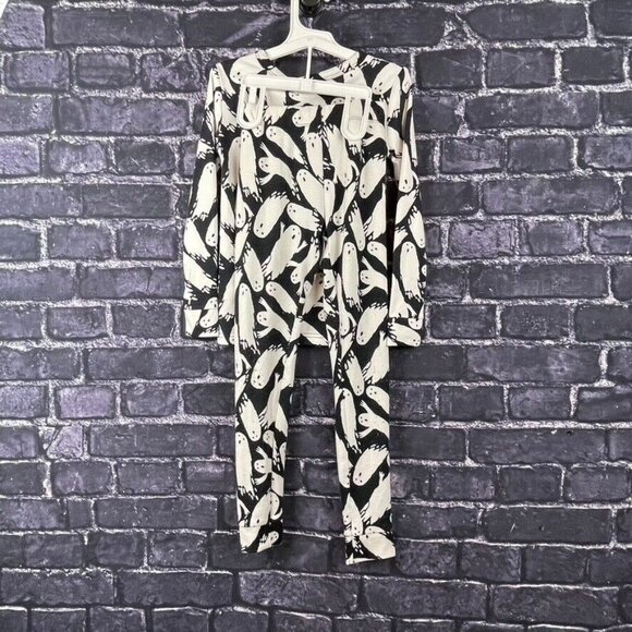 Cat & Jack 6 Black White Ghosts Tight Fit Pajama Set - Picture 1 of 11